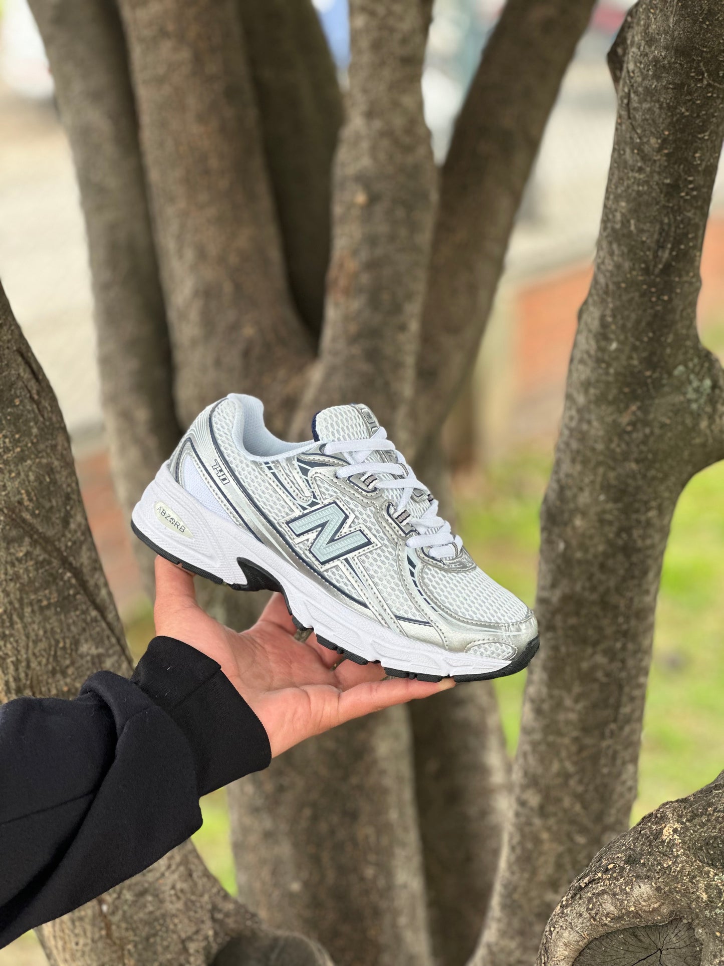 New Balance 740