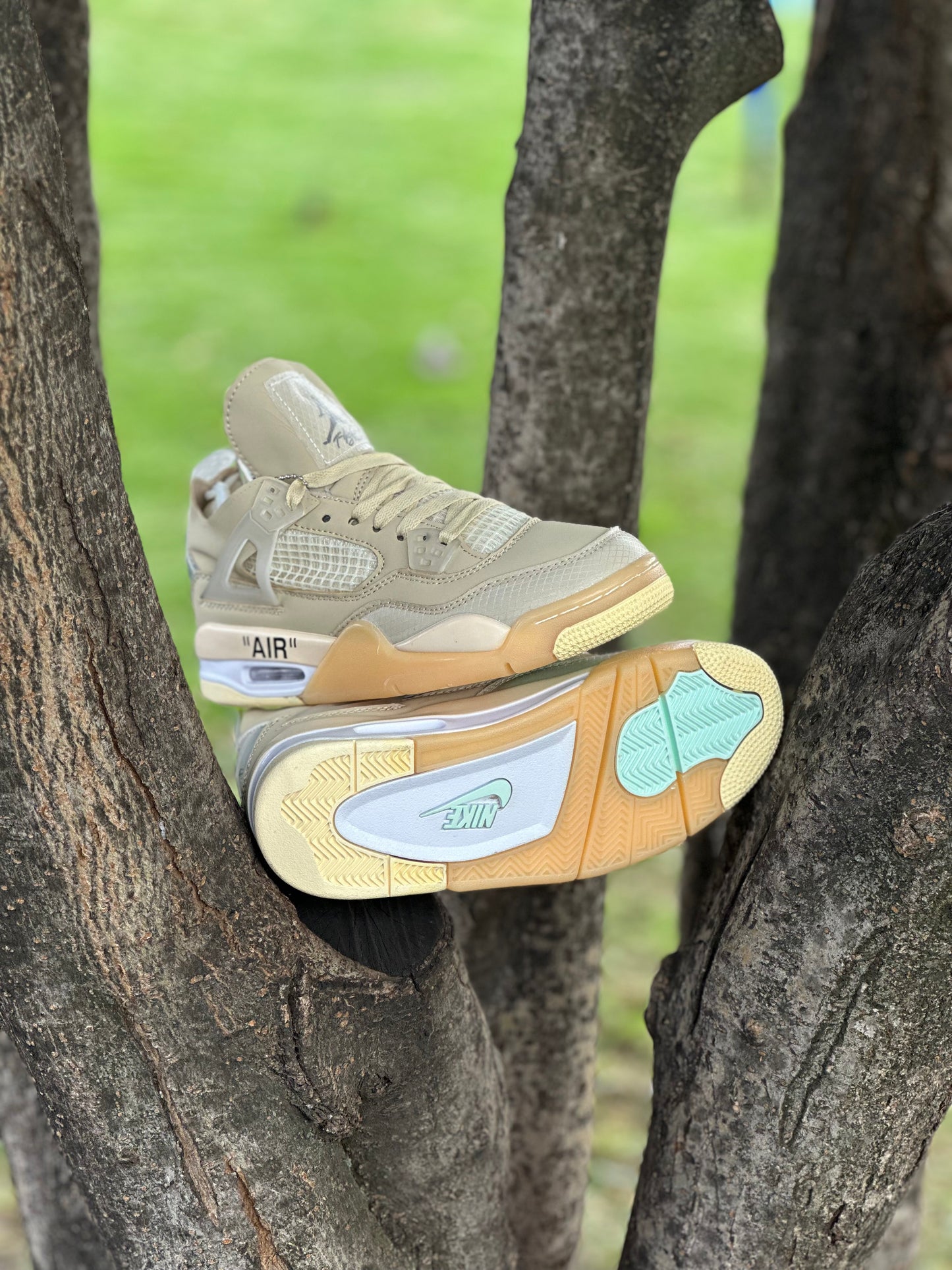 Air Jordan Retro 4 OFF WHITE