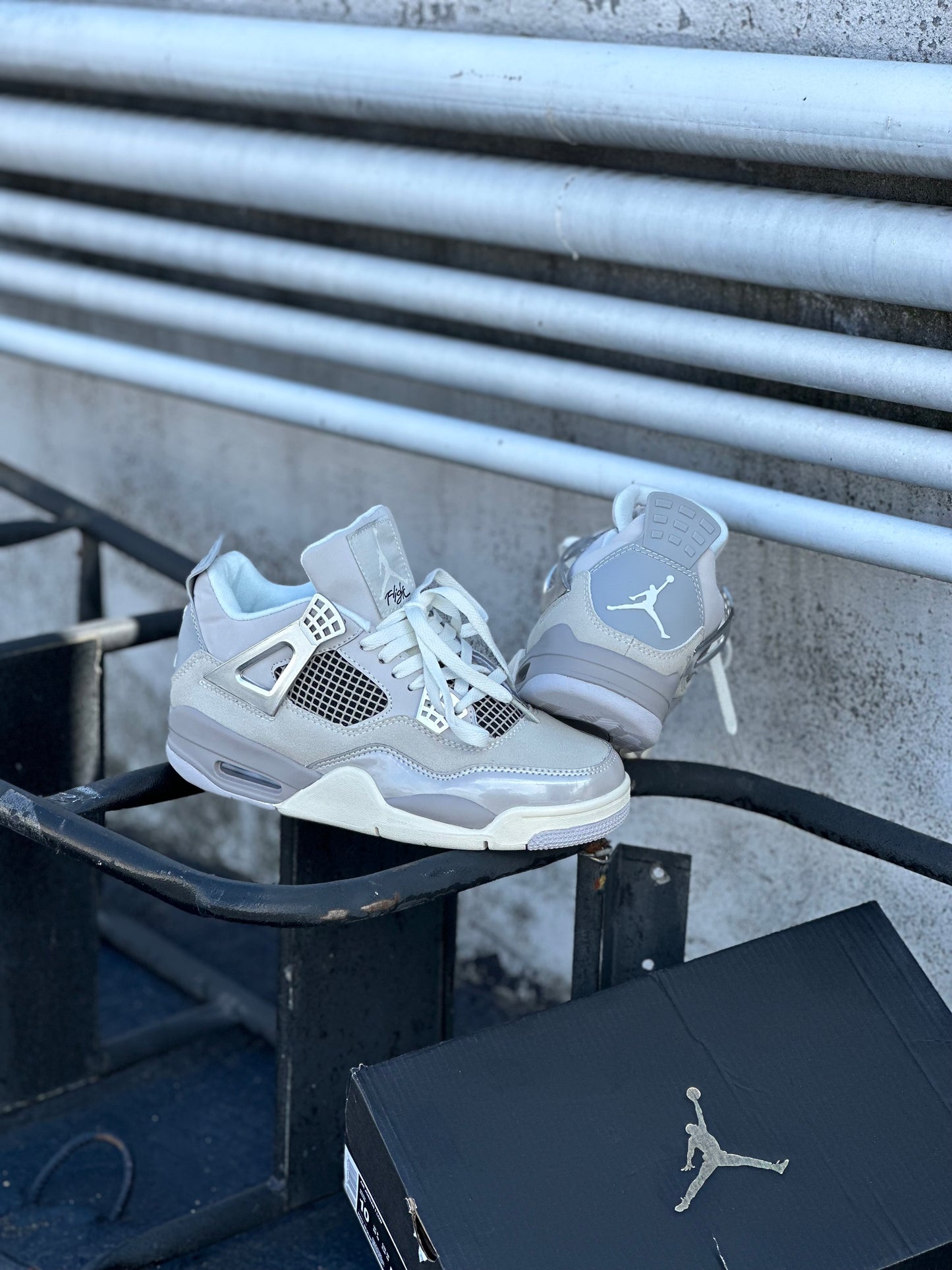 Air Jordan 4 Frozen Moment