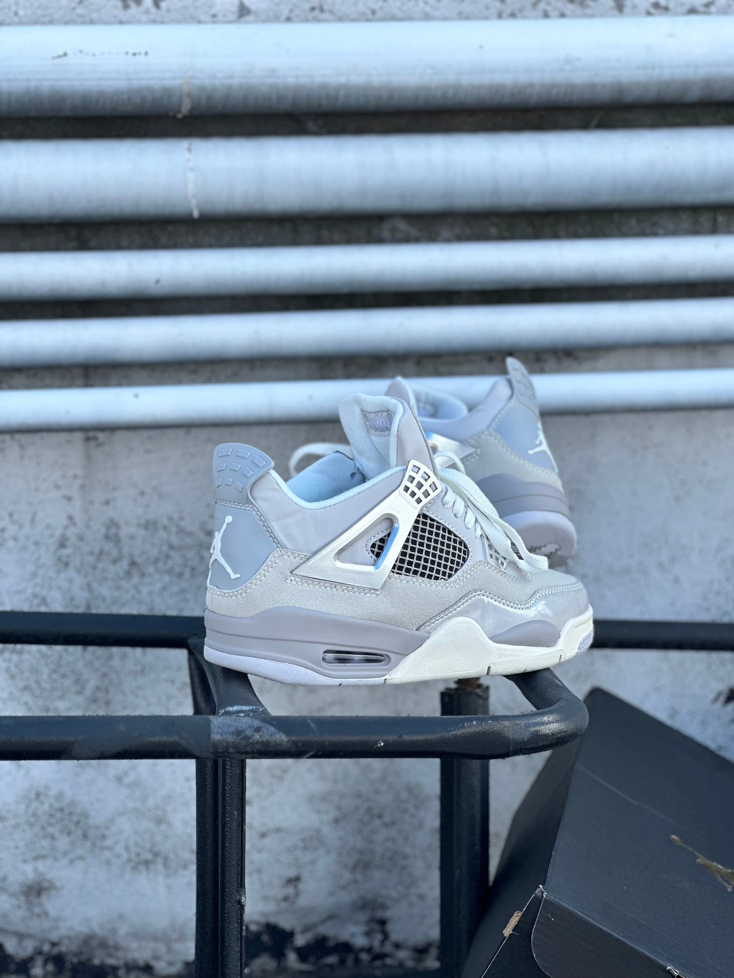 Air Jordan 4 Frozen Moment