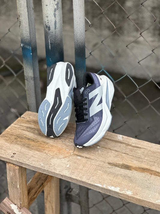 New Balance Elite V4