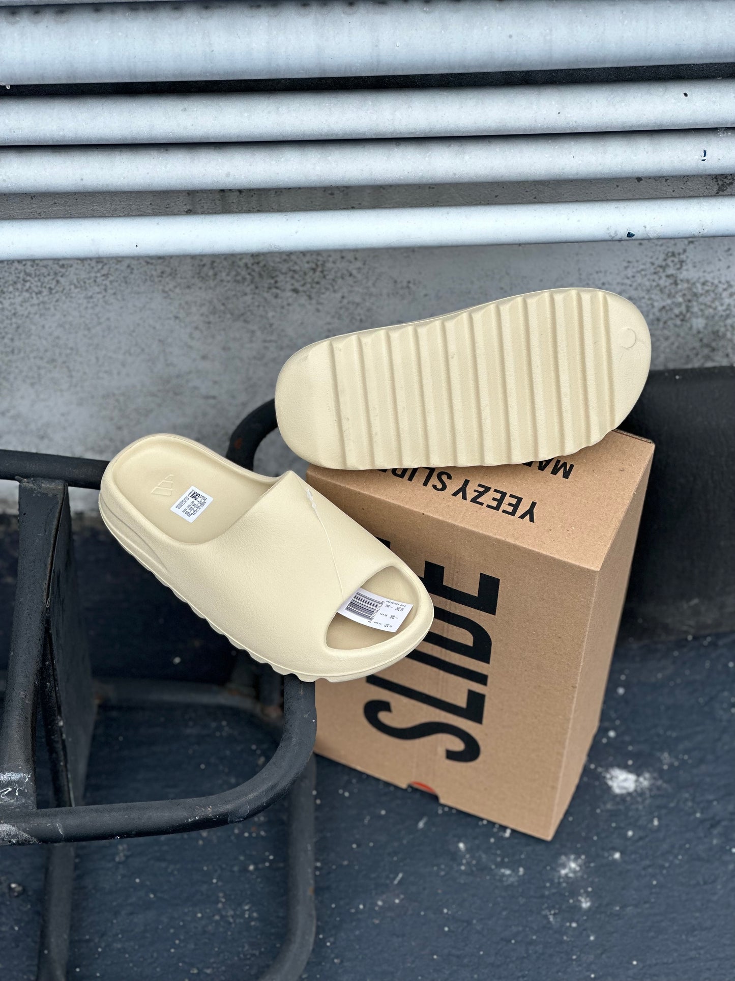 Adidas Yeezy Slide Bone